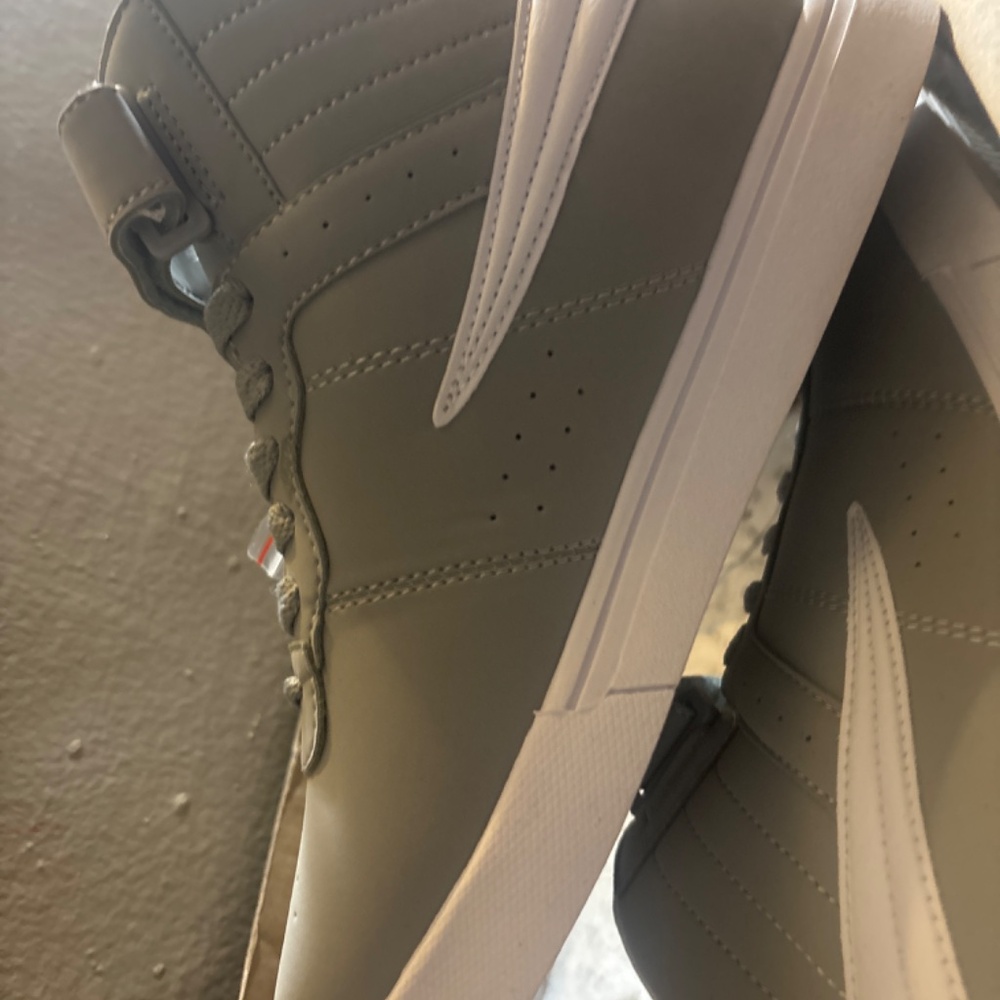 Fila - Picture 3 of 4